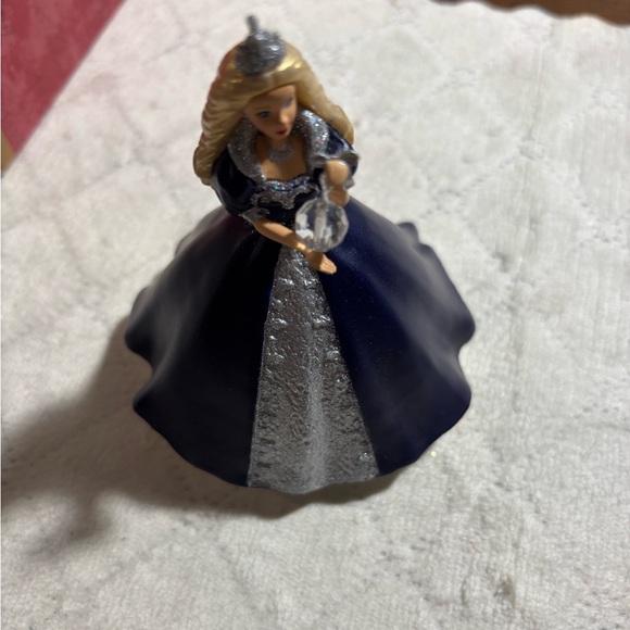 Hallmark Barbie the millennium princess ornament - Picture 4 of 6